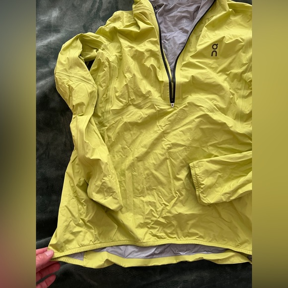 On running jacket - Picture 7 of 8